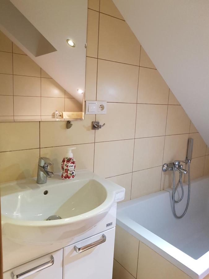 Hostel Mleczna - Metro Zacisze Warsaw Luaran gambar