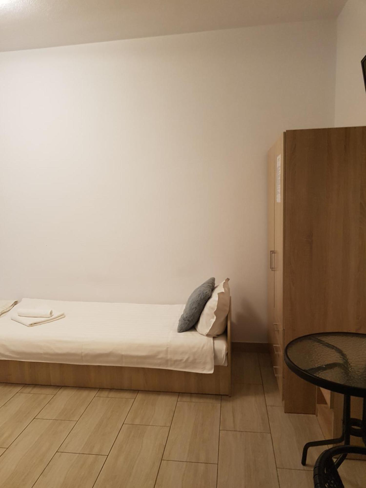 Hostel Mleczna - Metro Zacisze Warsaw Luaran gambar